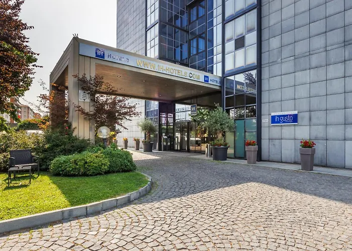 Hotel con piscina: iH Hotels Milano Lorenteggio