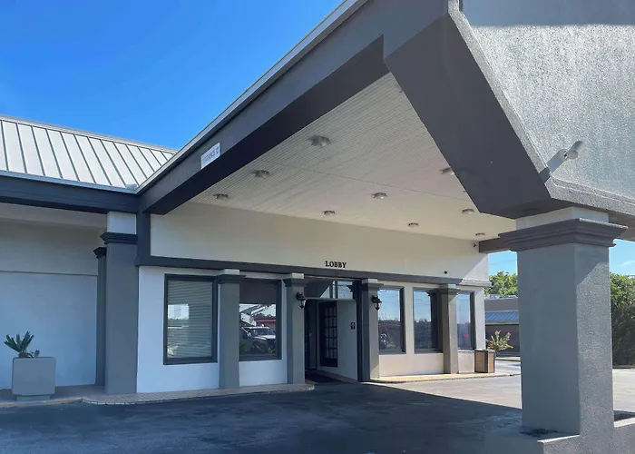 Pet Friendly hotel: Motel 6 Opelika Al