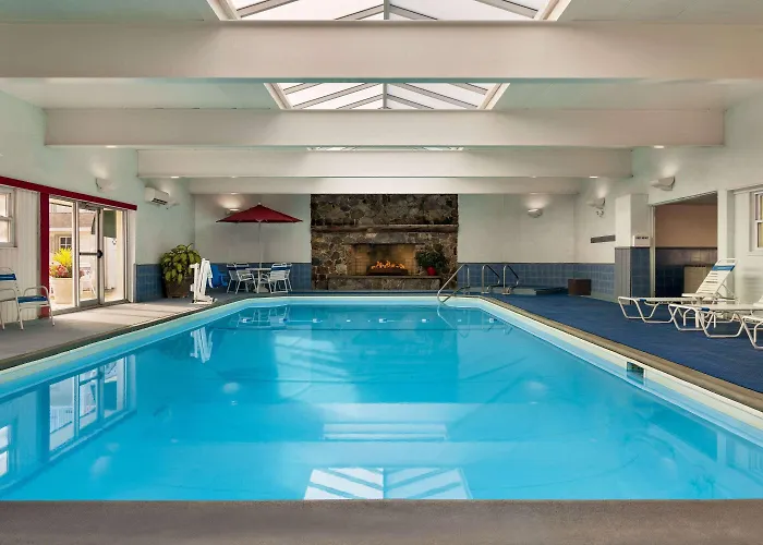 Dog friendly hotels Ramada Plaza By Wyndham Portland