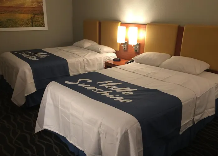 Golf hotels Days Inn & Suites By Wyndham Cincinnati North