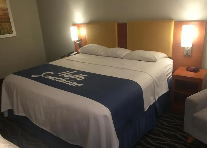 Golf hotels Days Inn & Suites By Wyndham Cincinnati North