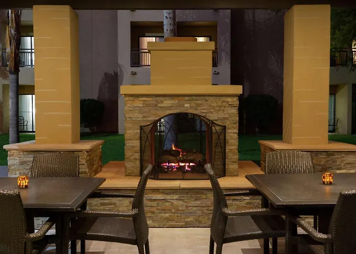 Embassy Suites By Hilton Phoenix