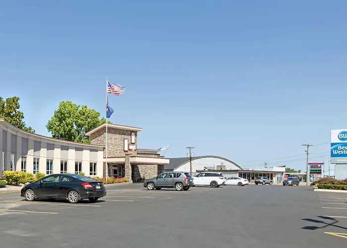 Cheap hotel: Best Western Summit Inn