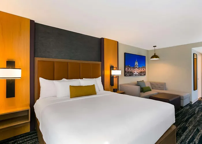 Pet Friendly hotel: Best Western Premier The Central Hotel & Conference Center