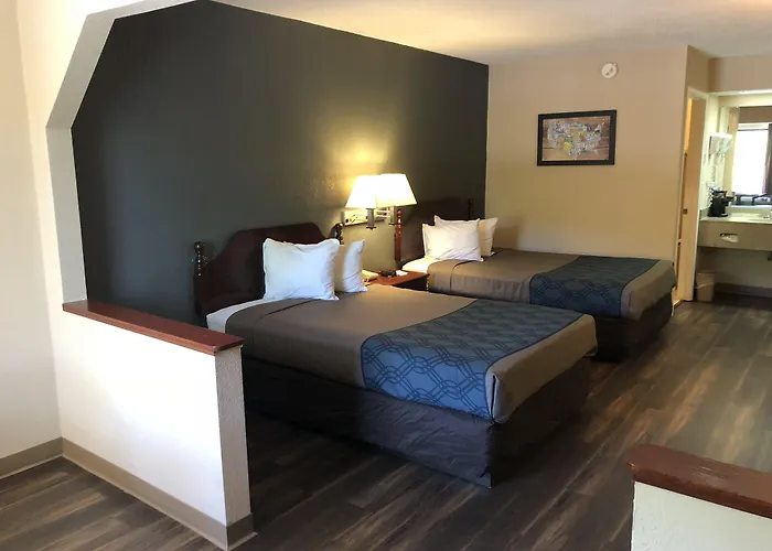 Сity center hotels Days Inn By Wyndham Helen