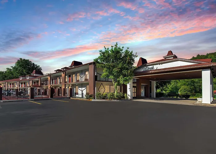 Сity center hotels Days Inn By Wyndham Helen