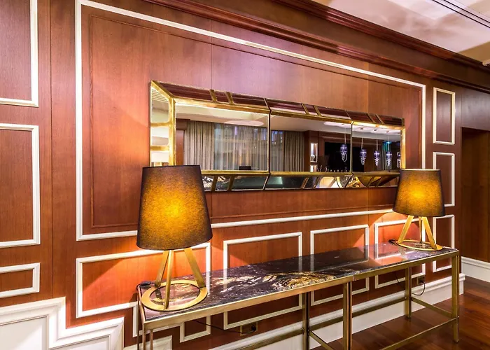 Luxury hotel only: Hotel Century