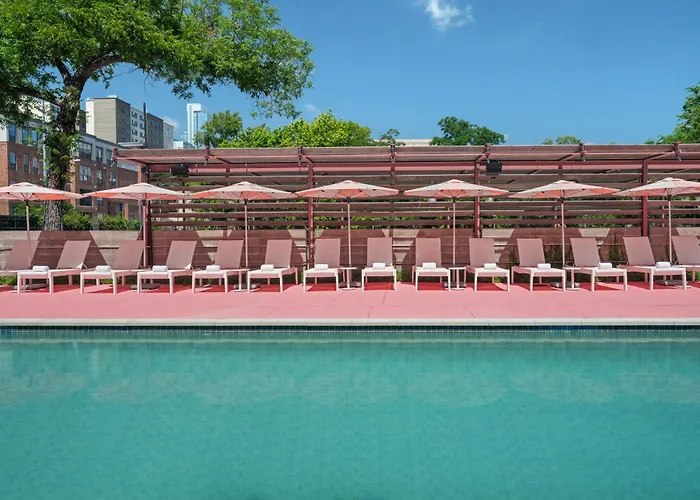 Jacuzzi hotel: Downright Austin, A Renaissance Hotel