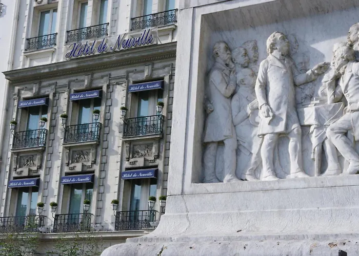 Family Hotel: Hotel De Neuville Arc De Triomphe