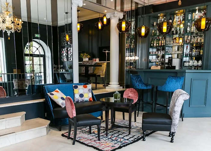 Family Hotel: Hotel De Neuville Arc De Triomphe