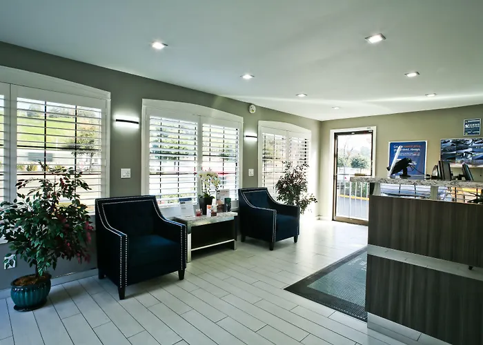 Beach hotel: Bay Area Inn & Suites