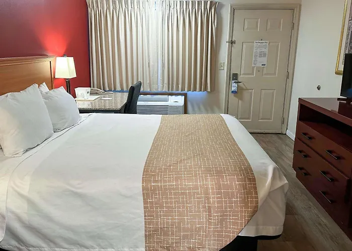 Pet Friendly hotel: Econo Lodge Edmonds North Seattle