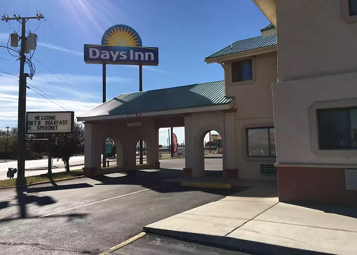 Days Inn By Wyndham Hobbs