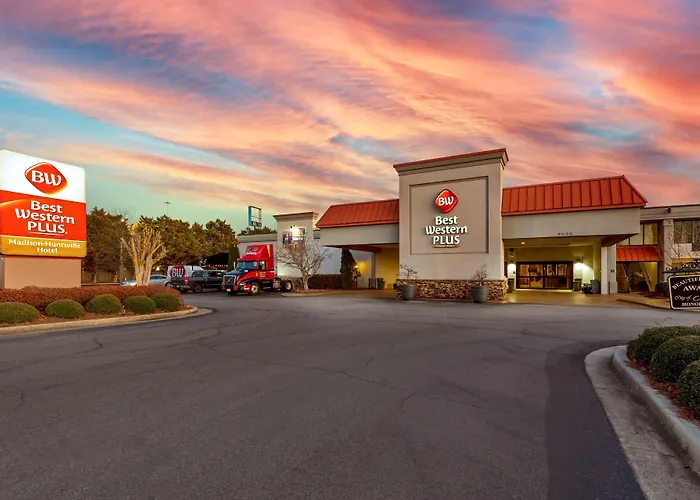 Hotel with pool: Best Western Plus Madison-Huntsville Hotel