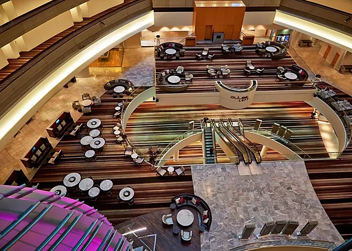 4 star hotel: Atlanta Marriott Marquis