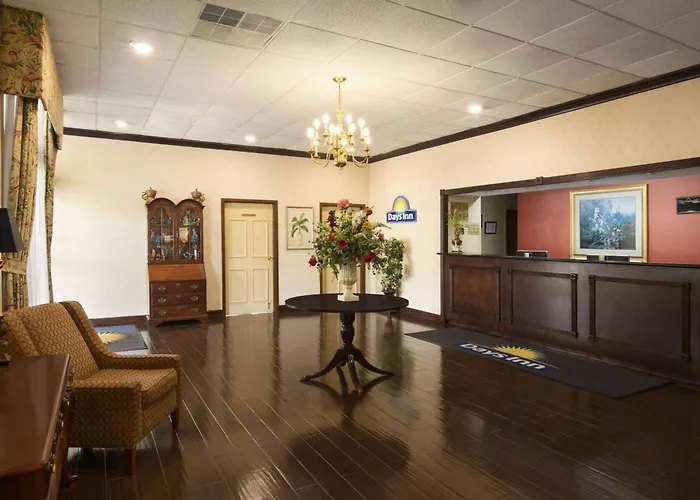 Hotel with view: Days Inn By Wyndham Rome Downtown