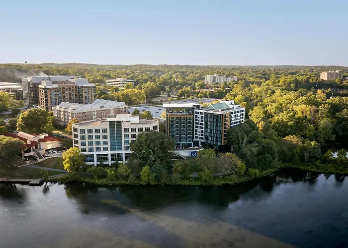 Golf hotel: Merriweather Lakehouse Hotel, Autograph Collection