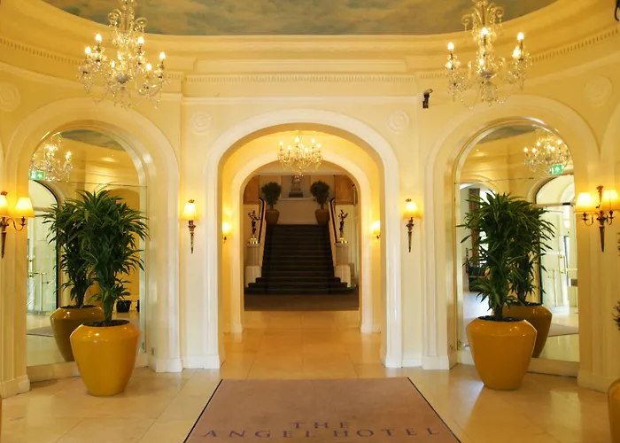 3 star hotel: The Angel Hotel