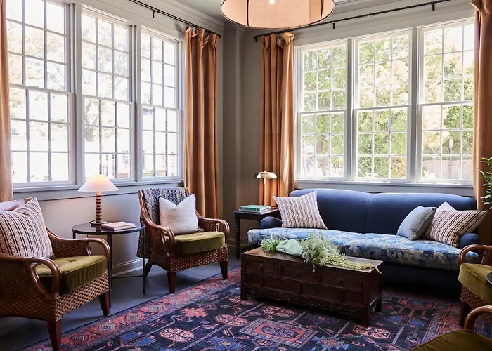 Cheap hotel: The Harbor Front Inn