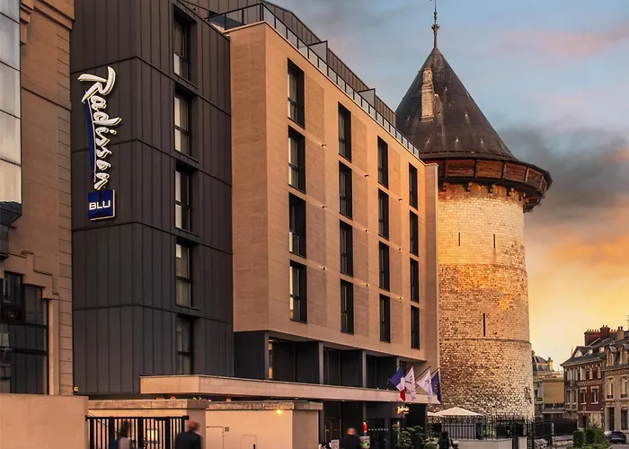 Luxury hotel only: Radisson Blu Hotel, Rouen Centre