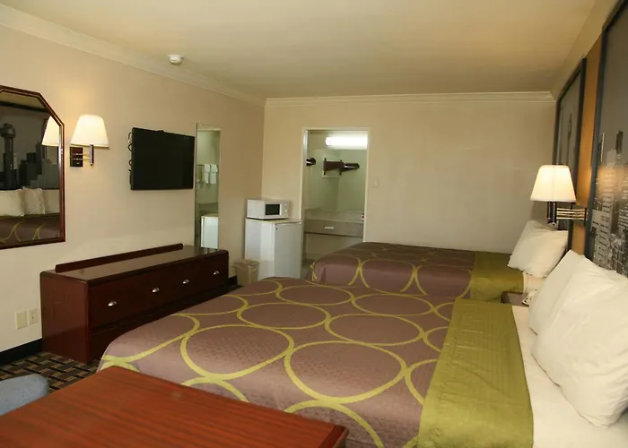 Hotels with a view Super 8 By Wyndham Tyler Tx