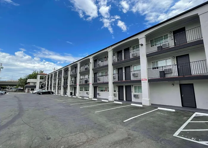 Midtowner , Surestay Collection By Best Western