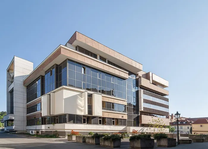 Hotel: The President