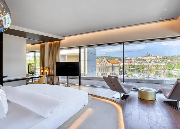 Hotel: The President