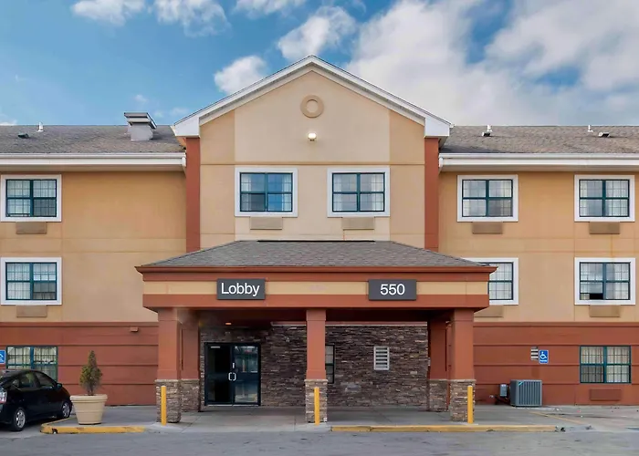 Pet Friendly hotel: Extended Stay America Suites - Kansas City - South