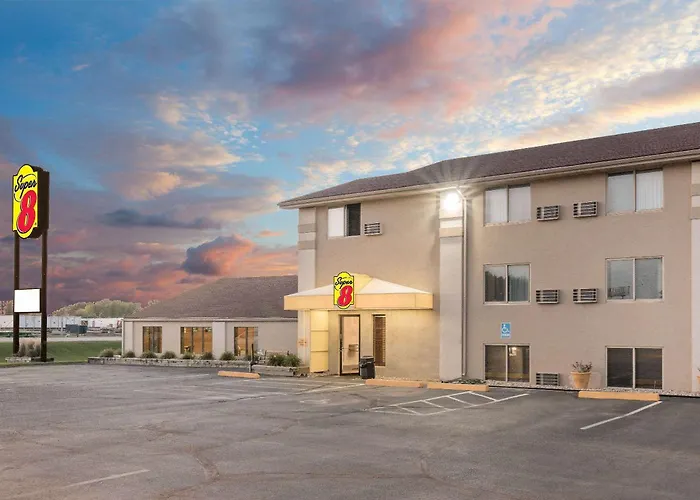 Motel: Super 8 By Wyndham Watertown