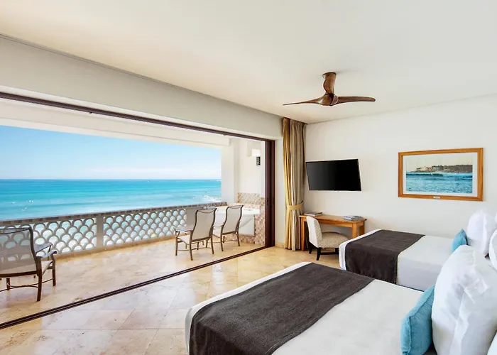 Central hotel: Cabo Surf Hotel