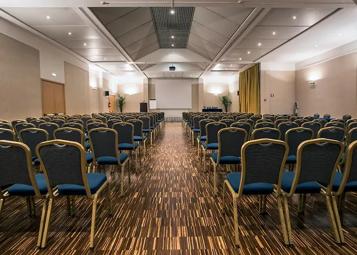 Flyon Hotel & Conference Center