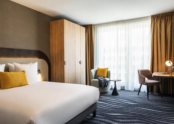 Luxury hotel only: Mercure Amsterdam North Station