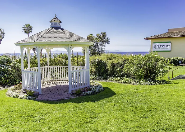 Hotel with view: The Pierpont Inn