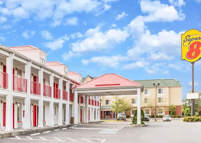 Super 8 By Wyndham Clinton