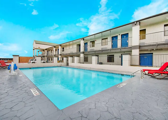 Luxury hotel only: Studio 6 - Texas City, Tx