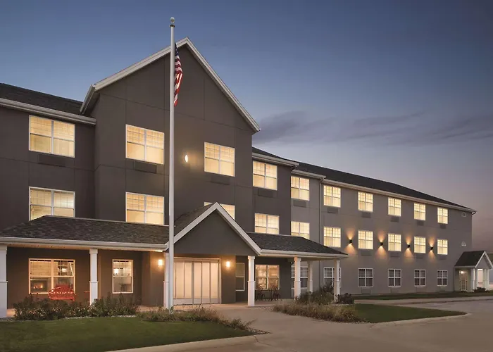 Central hotel: Country Inn & Suites By Radisson, Cedar Falls, Ia