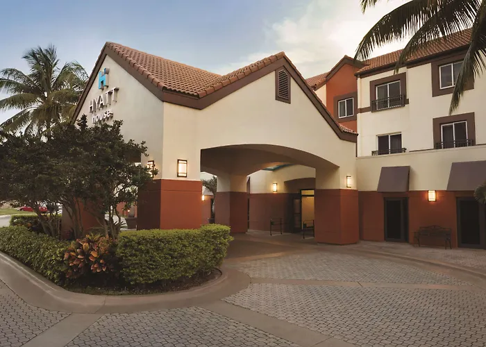 Hotel with Tennis: Hyatt House Miami Airport