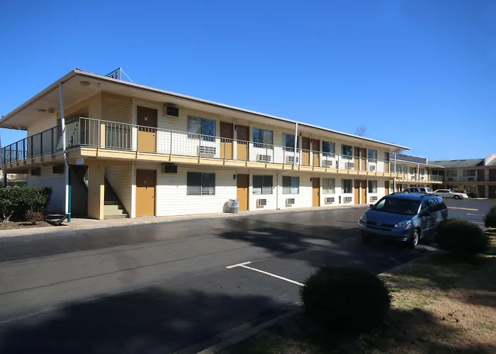 Motel: Royal Inn And Suites Charlotte Airport