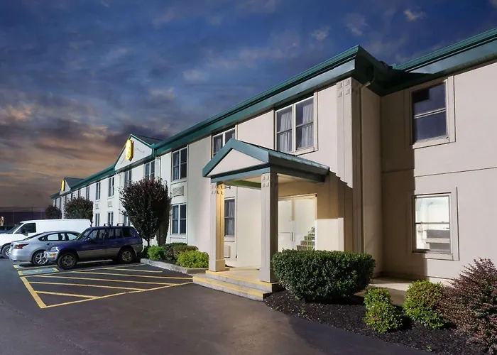 Motel: Super 8 By Wyndham Harrisburg Hershey West