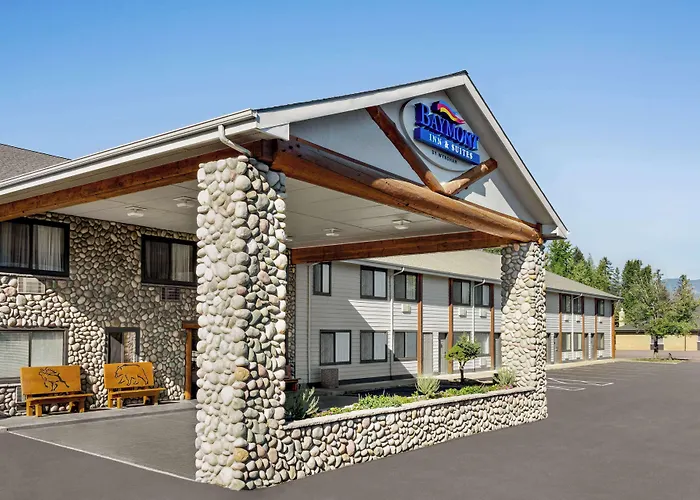 Pet Friendly hotel: Baymont By Wyndham Whitefish