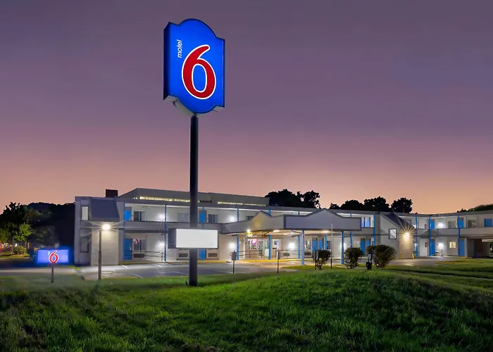 Pet Friendly hotel: Motel 6 Harrisburg Pa Near Pa Expo Center