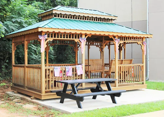 Super 8 By Wyndham Tuscaloosa