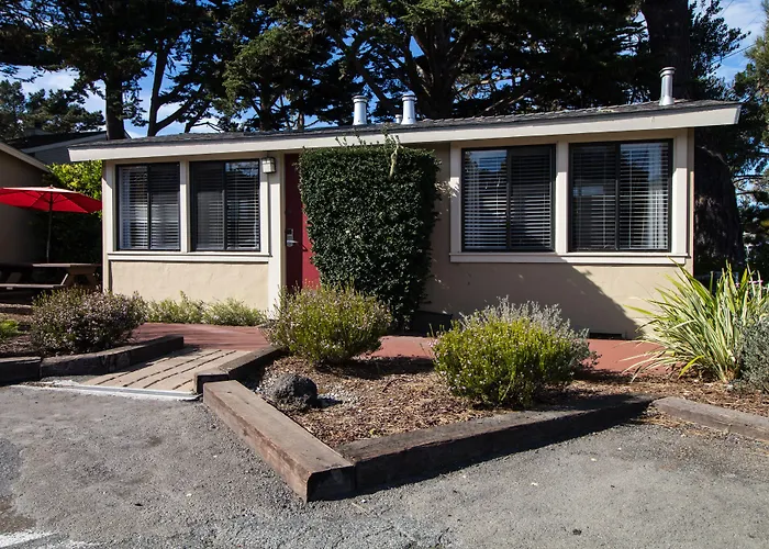 Jacuzzi hotel: Monterey Peninsula Inn
