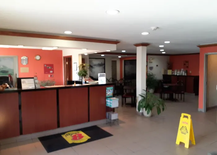 Hotel: Super 8 By Wyndham Niagara Falls