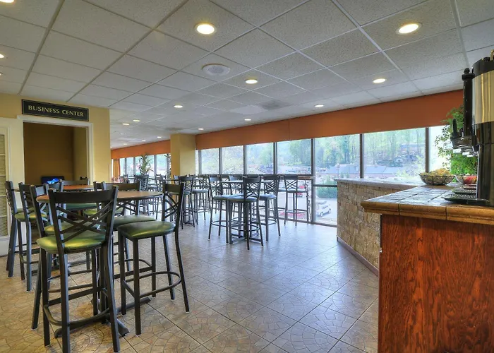 Family Hotel: Edgewater Hotel And Conference Center