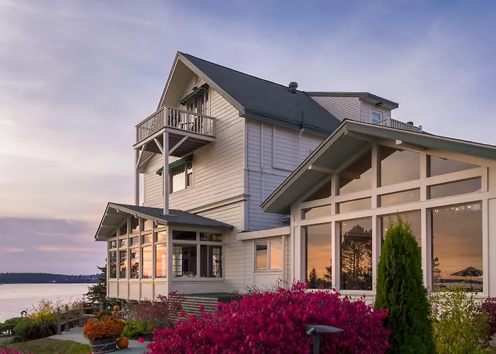 Hotels With Four Stars Spruce Point Inn And Spa