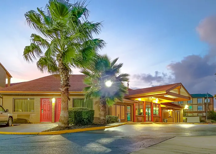 Howard Johnson By Wyndham Hobby Airport
