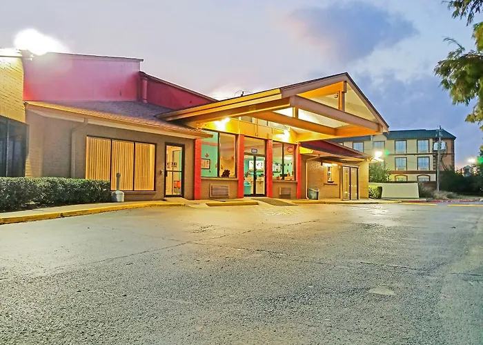 Howard Johnson By Wyndham Hobby Airport
