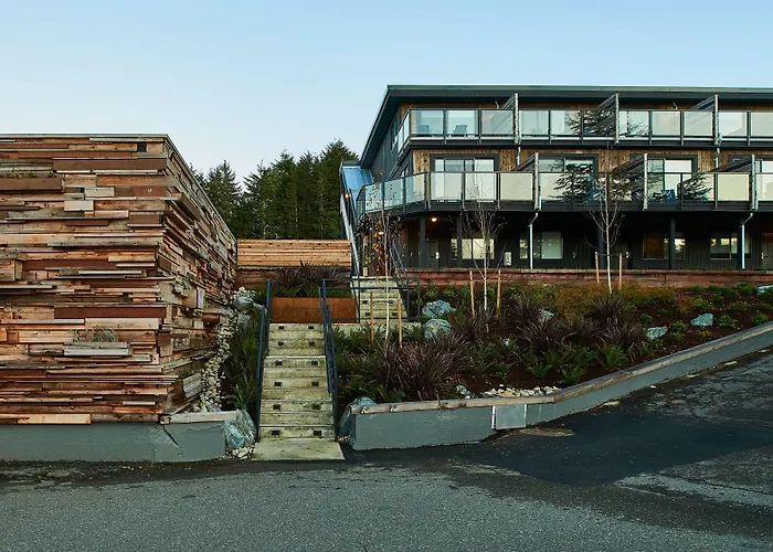 Resort: Tofino Resort + Marina